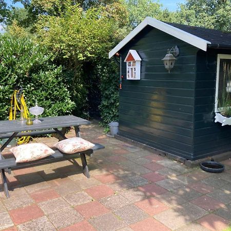 Charmant chalet op een bospark op de Veluwe Villa Putten Buitenkant foto