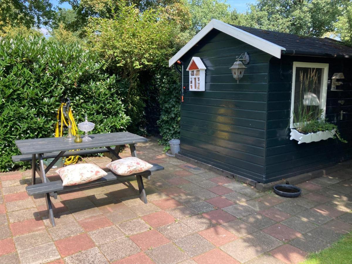 Charmant chalet op een bospark op de Veluwe Villa Putten Buitenkant foto